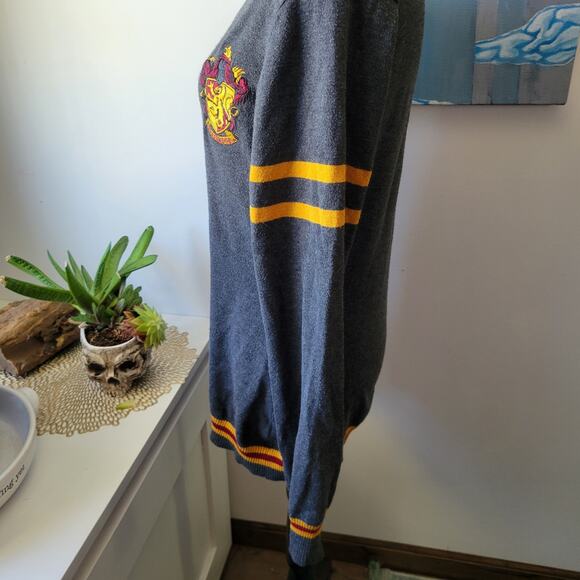 Harry Potter Gryffindor Sweater – Hot Topic Size L - Picture 6 of 9